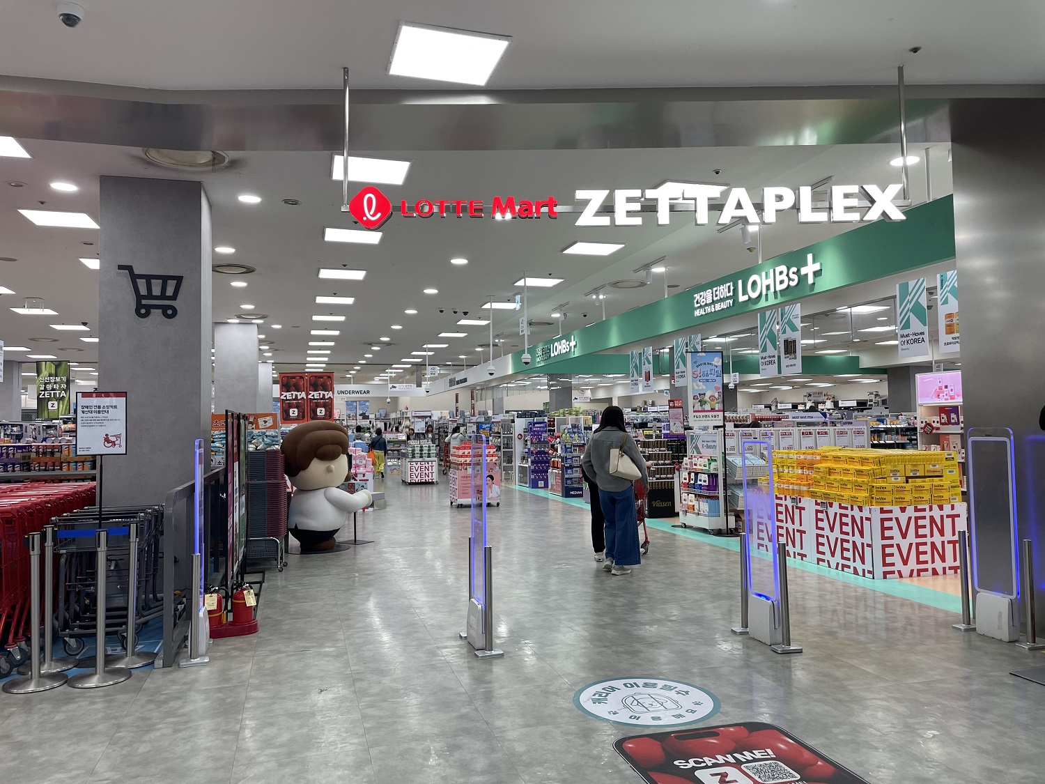 Explore Lotte Mart Seoul Station: Korea’s One-Stop Shop