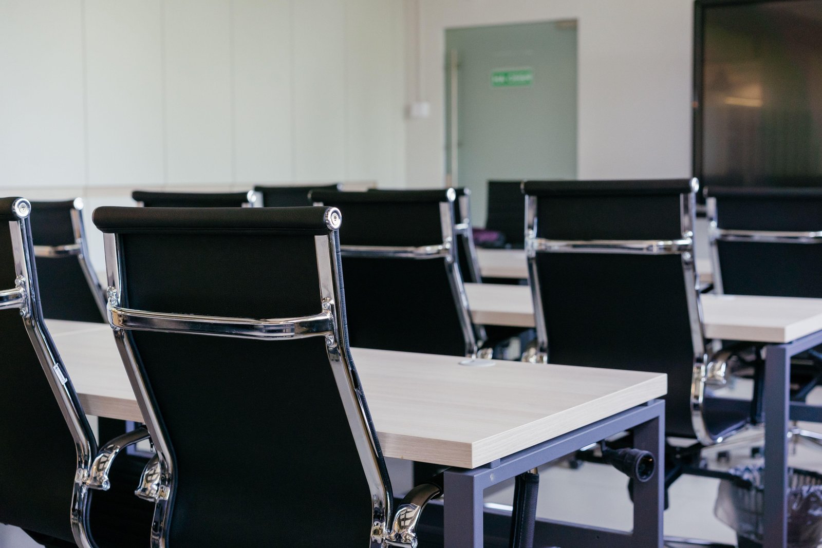 7 Things to Check Before Buying a Used Desk Chair | Ikofficial